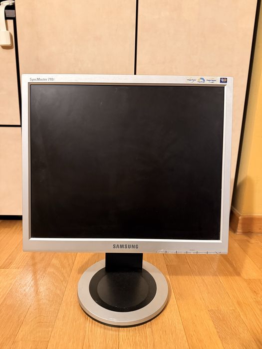 Monitor Samsung SyncMaster 710T, 17”, funcțional