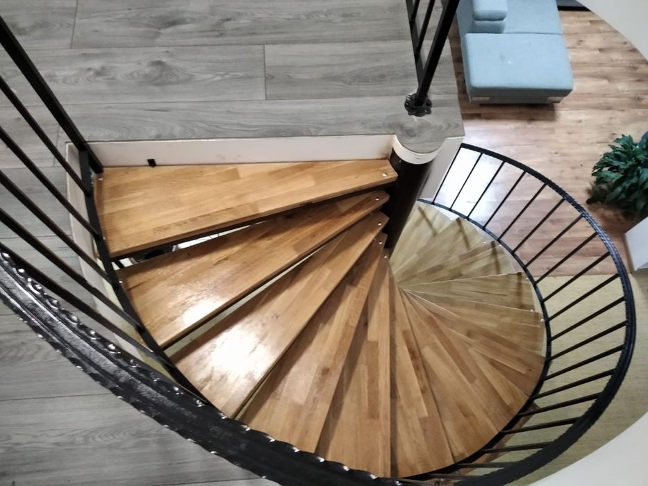 Scară metalică interioară sau exterioară