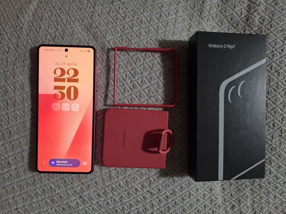 Samsung Z Flip 7 Coralred 12 gb ram 256 gb factura si garantie octombrie 2027