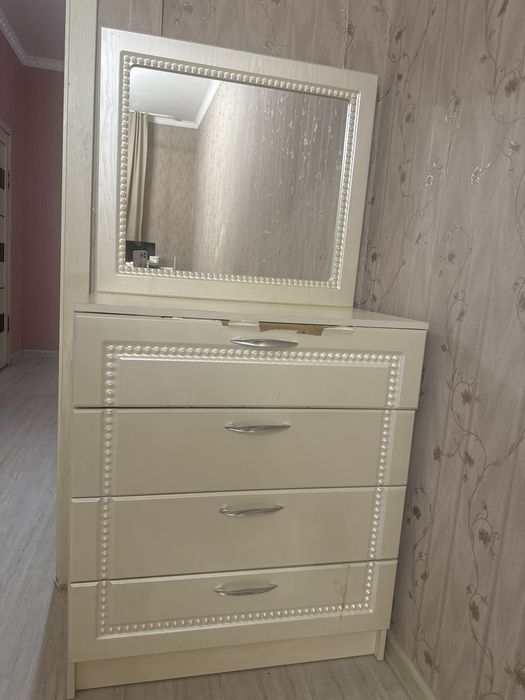 Продам спальный гарнитур