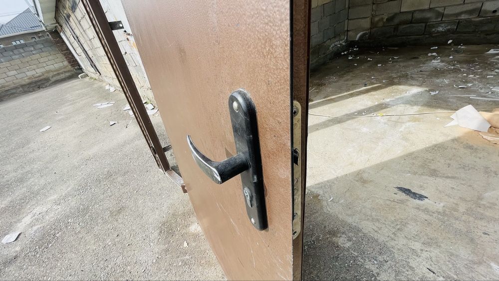 Темір есік сатылады