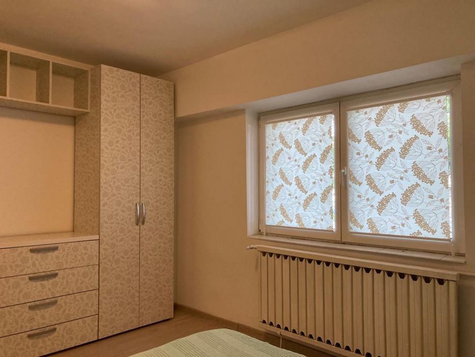 Inchiriez ap 3 camere 2 bai parcare 2 holuri debara 82 mp complet mobilat utilat