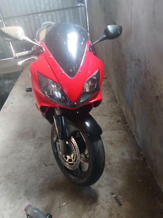 Honda cbr f4i. In