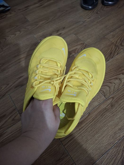Красовки Nike желтая