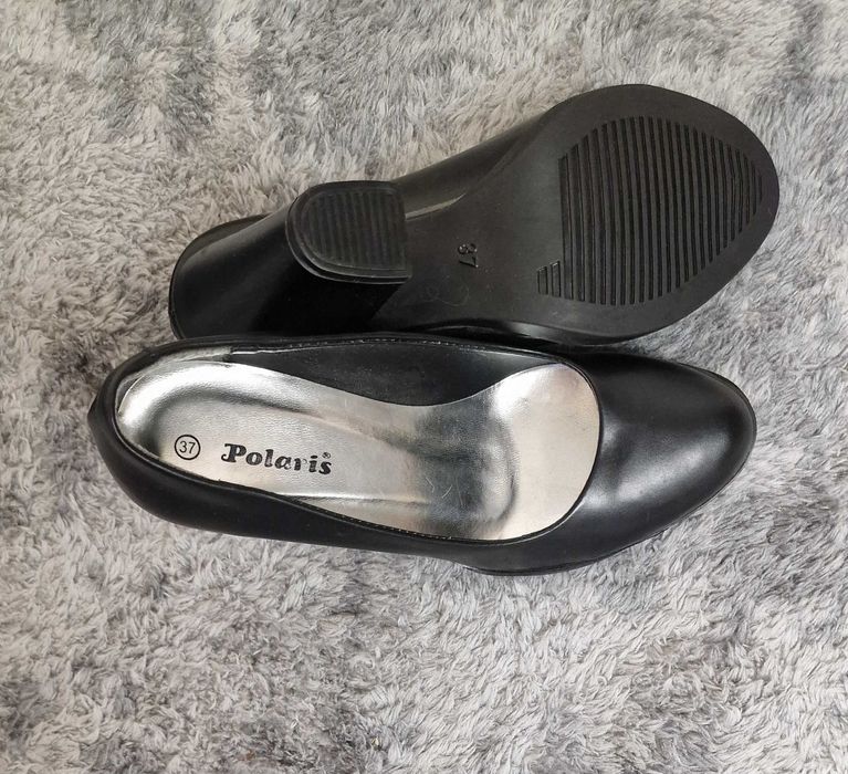 Туфли на каблуках.