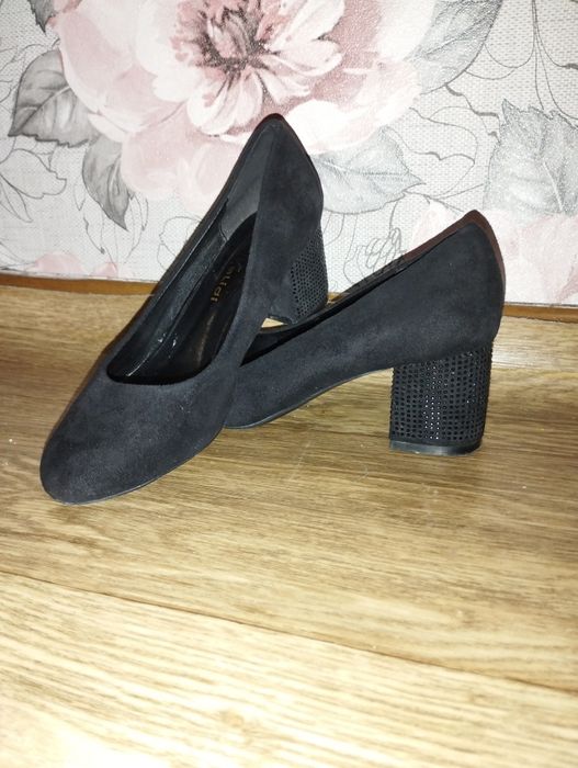 Туфли 2000 тенге.