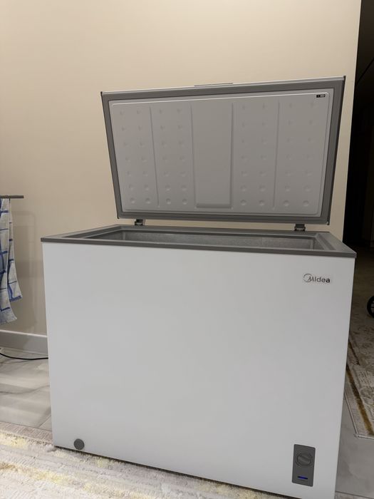 Морозильник Midea 249 л