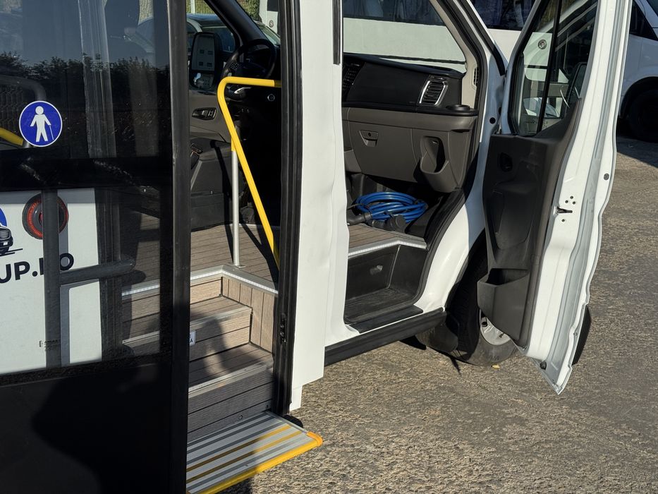 Ford E-Transit 10+4+1