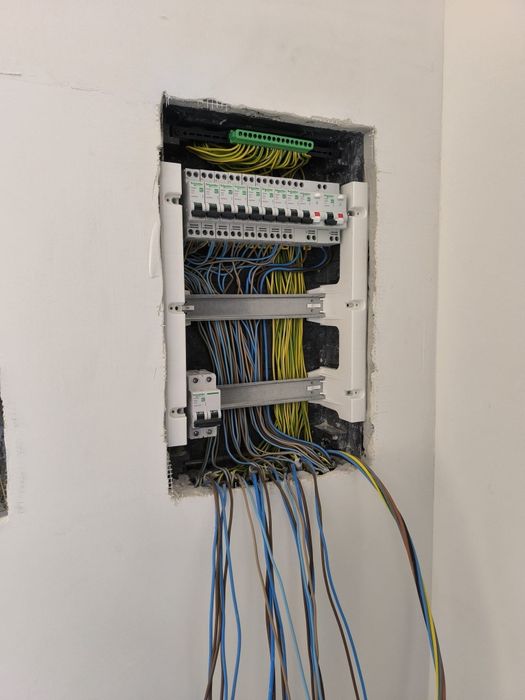 Electrician Profesionist - Instalații Electrice Construcții și Amenajări