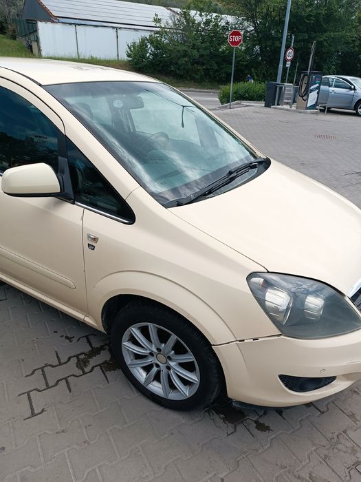 Продавам OPEL Zafira