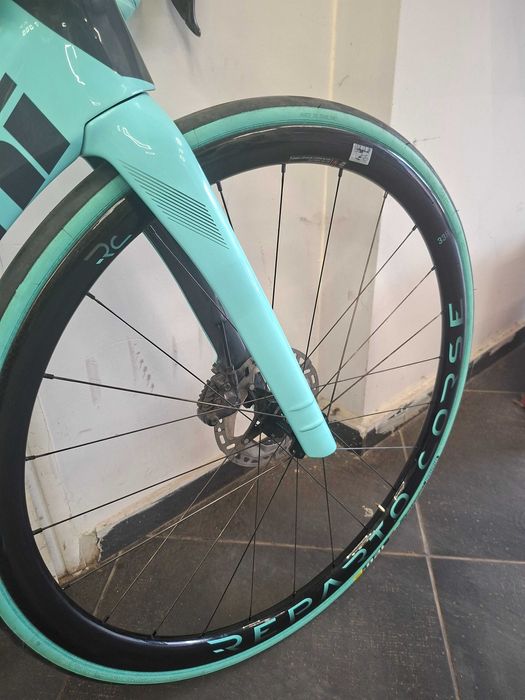 Шосеен карбонов велосипед Bianchi Oltre comp