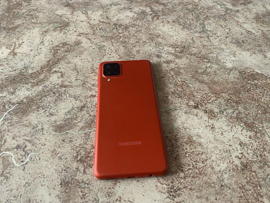 Продам сматфон самсунг а 12