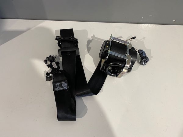 Centura stanga fata VOLVO XC60 2018+ 39841643