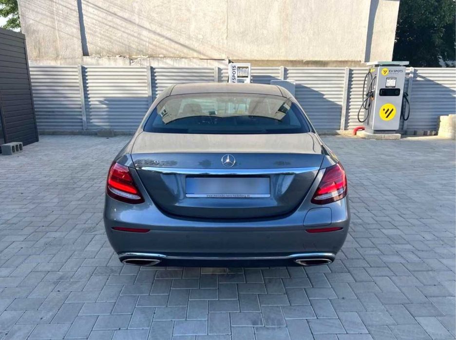 Mercedes Benz E350 / Plug-in Hybrid / 9G-Tronic / 286cp