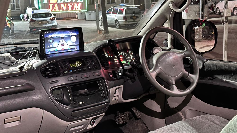 Mitsubishi delica