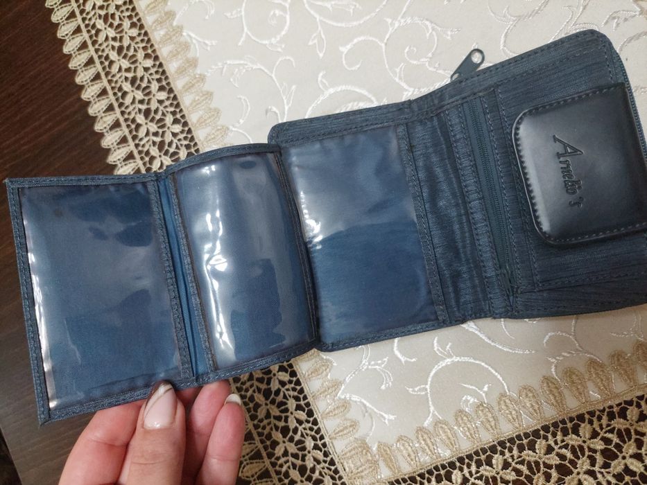 Ново дамско портмоне