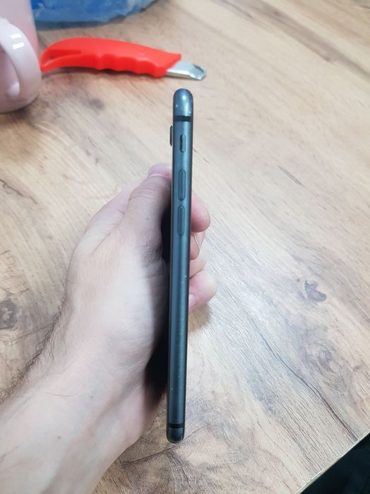 Продам iPhone 8 64Gb