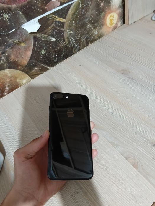 Продаю Айфон 7 +