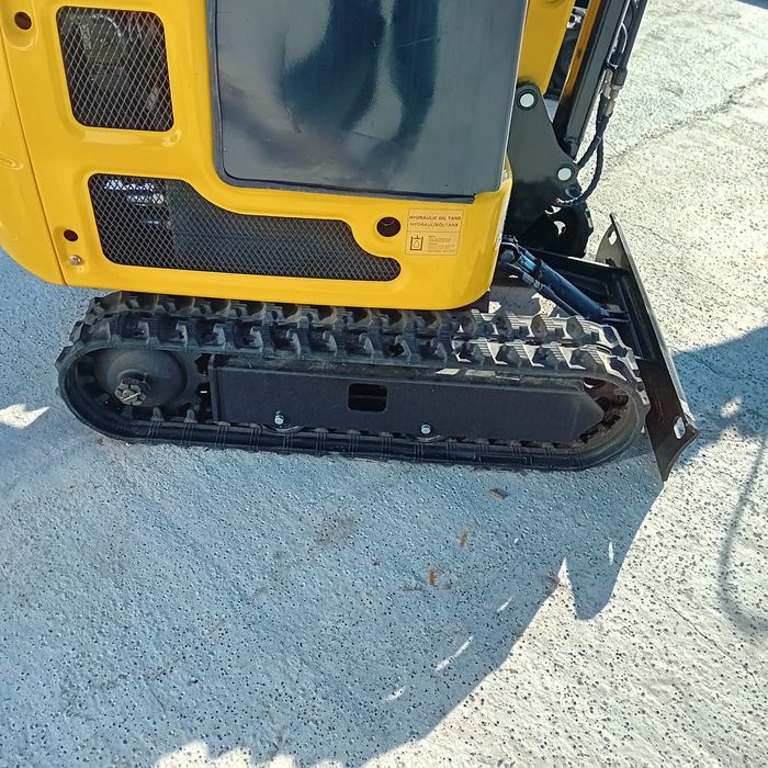 Багер 1 тон с гумени вериги