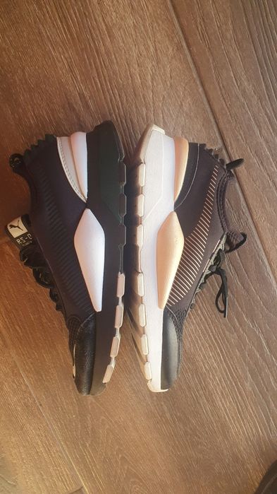 Маратонки puma еднакъв номер,но различен цвят.