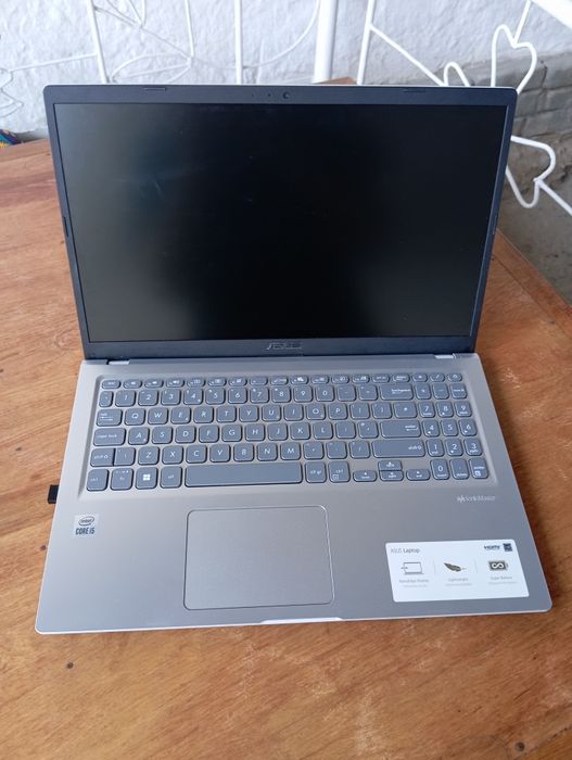 Asus core i5-10, 8gb 512 ssd