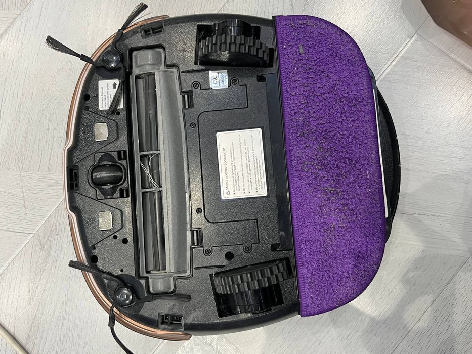 Робот пылесос от iClebo Omega.