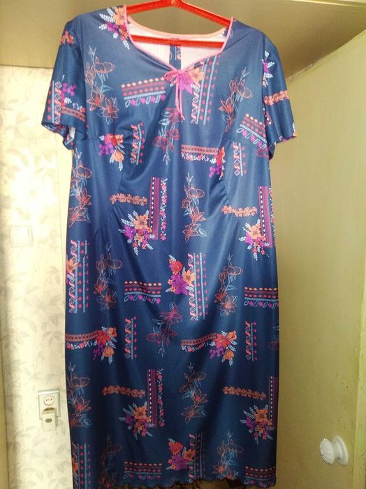 Платья женские 54-56 размеров в отличном состоянии.