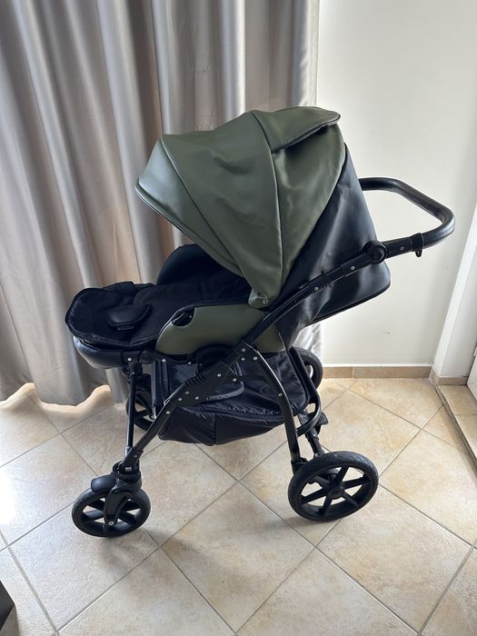 Количка за бебе.
