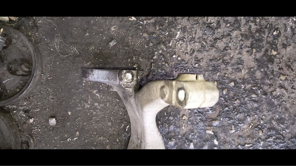 Продавам алуминиеви шенкели предни AUDI A8 D2 фейс