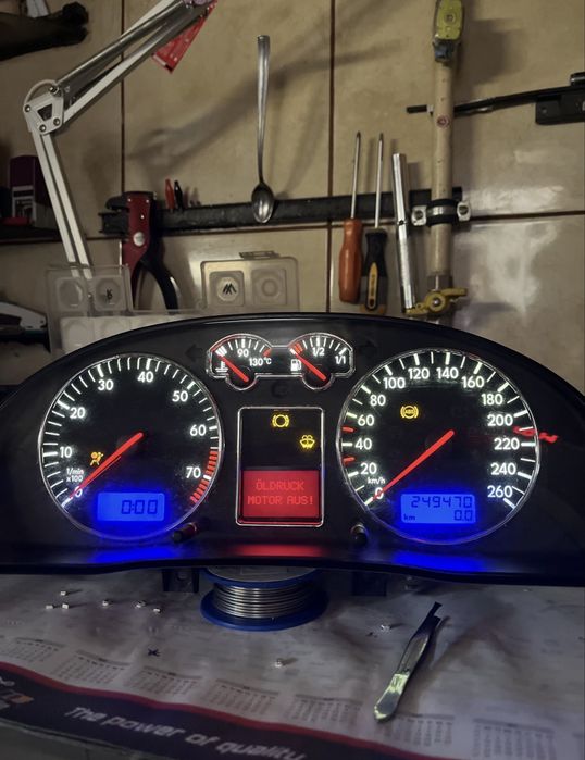 Schimb lumina bord iluminat ambientale sistem audio boxe lumini etc