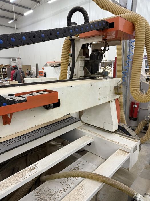 мощен cnc рутер с магазин за инструменти вакуум мотор 5,5,kw.