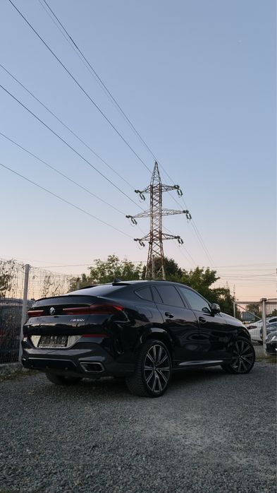 Bmw X6 M50i 530 cp