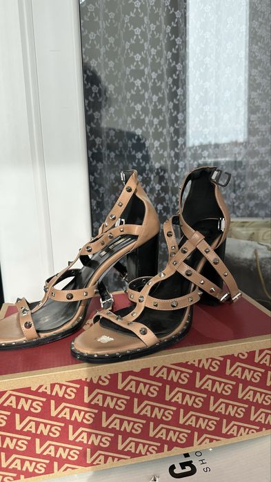 6 пар обуви за 10.000тг!