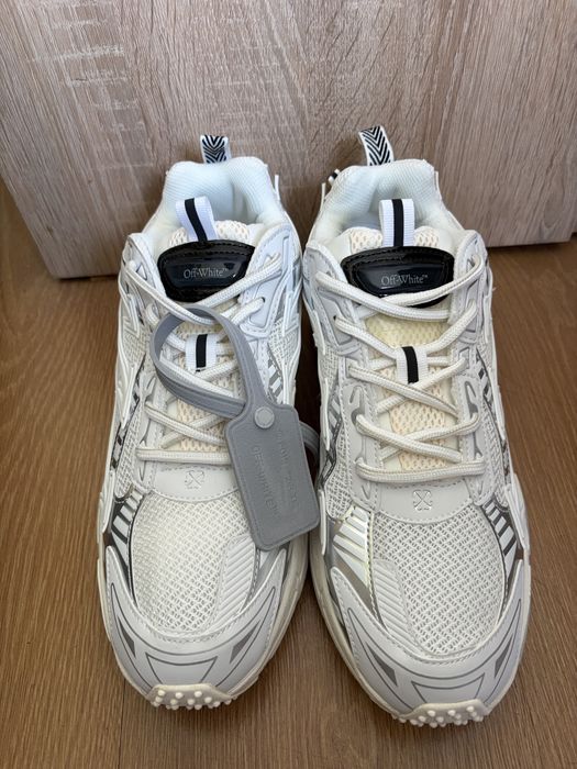 Off-white be right back