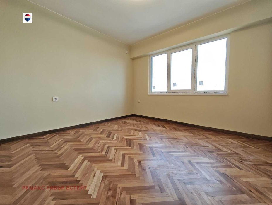 Двустаен апартамент за продажба кв. Родина 2