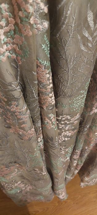 Rochie de lux, potrivită pentru seară/bal