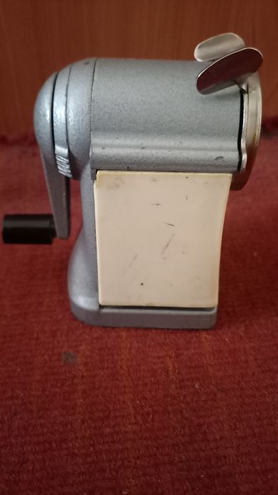 Продаю советскую точилку для карандашей