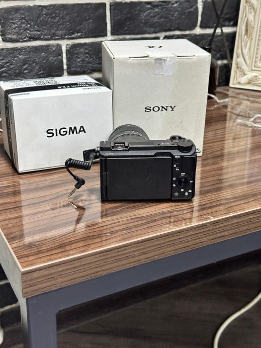 Sony ZV-E10 II + Sigma 18–50 м