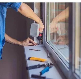 Ремонт пластиковых окон / Реставрация дверей / Замена замок ручки