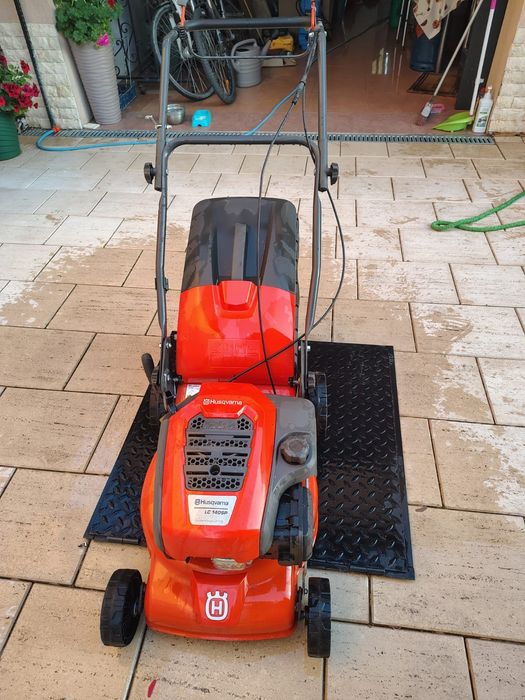 Mașina tuns gazon Husqvarna