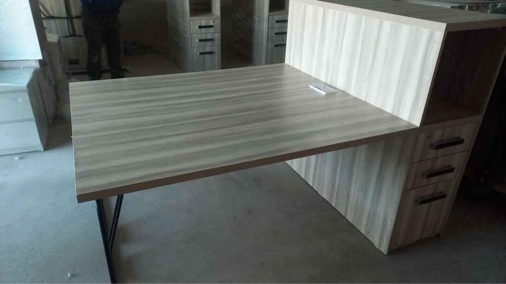 Мебель офисная столя стулья