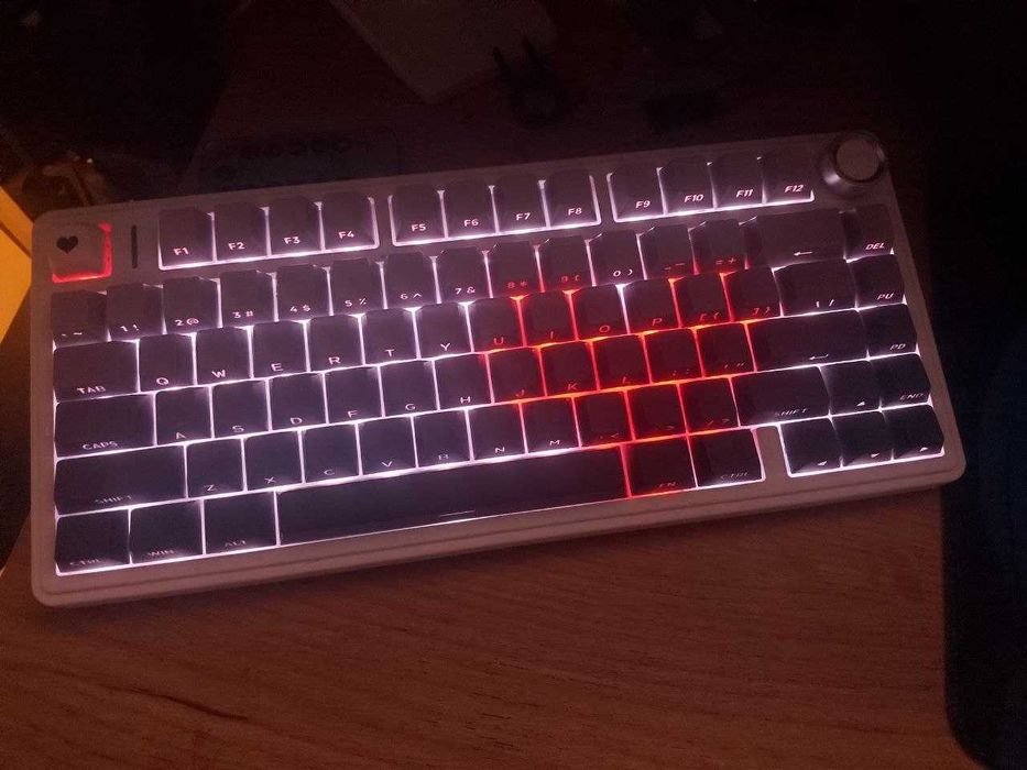 Продам AULA f75 PRO, в хорошем состоянии