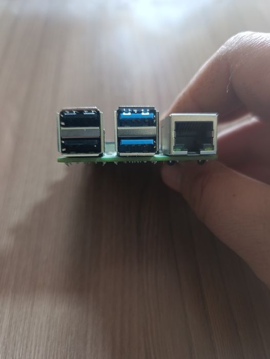 Raspberry 
Процессор
Broadcom BCM2711, 4× ARM Cortex-A72 64-bit
Частот