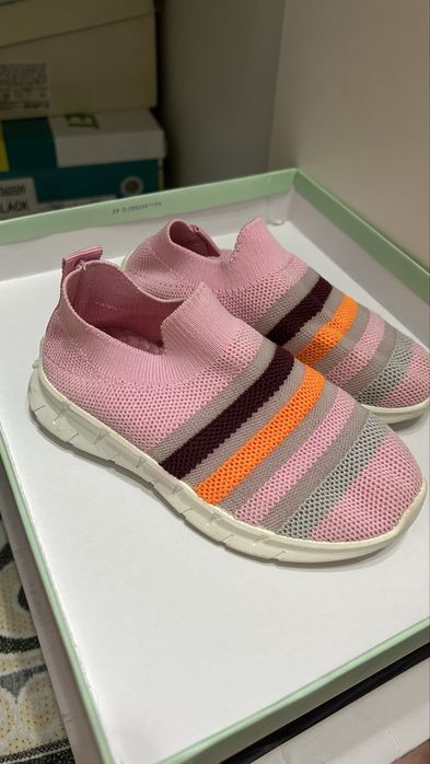 Аяк киімдер сатылады