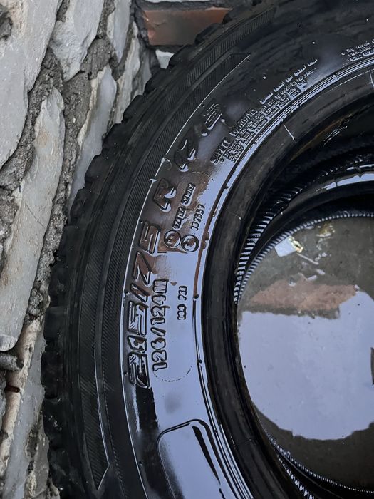 Продам резину на грузовик R17.5
