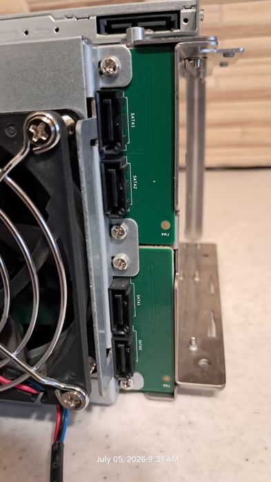 Rack Server 5.25" Hot-Swap + 4x SSD Samsung 870 EVO 500GB + DVD Writer Hitachi-LG