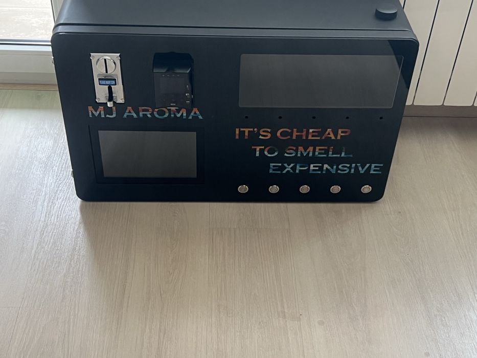 Продавам професионална парфюм машина (Perfume Vending Machine)