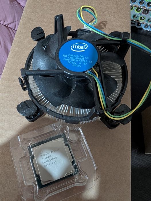 Procesor i3 10100F