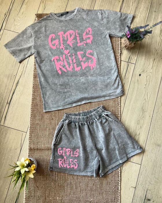 Комплекти и рокли на страхотни цени