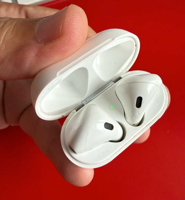 Apple AirPods Model A1523 - Оригинални Apple слушалки. За части/ремонт